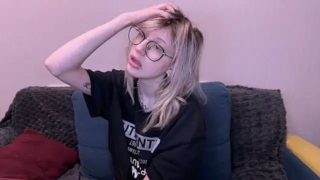 moundliicht1 online show from 10.29.25