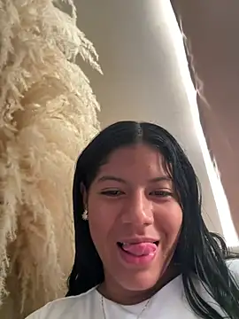 NiaBlanco online show from 04.05.26