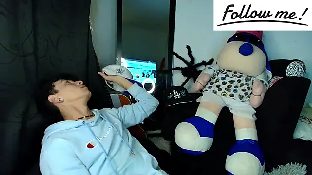 Snapshot of twink_sebas_ chatting on 12.11.24 twink sebas online show from 12.11.24