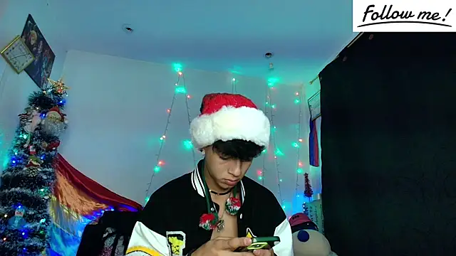 Snapshot of twink_sebas_ chatting on 12.24.24 twink sebas online show from 12.24.24