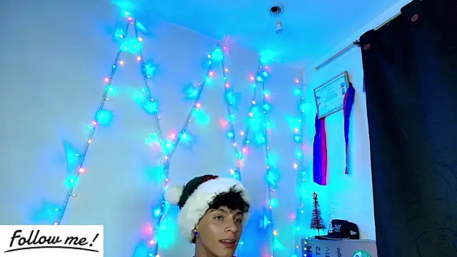 Snapshot of twink_sebas_ chatting on 12.30.24 twink sebas online show from 12.30.24