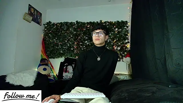 Snapshot of twink_sebas_ chatting on 01.10.25 twink sebas online show from 01.10.25