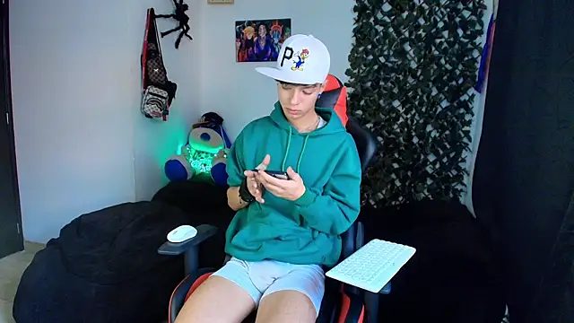 Snapshot of twink_sebas_ chatting on 02.08.25 twink sebas online show from 02.08.25