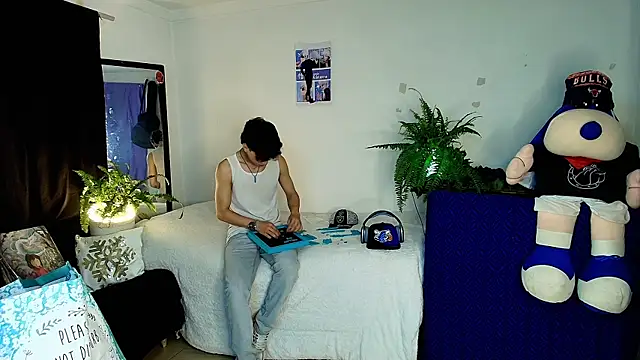 Snapshot of twink_sebas_ chatting on 10.17.25 twink sebas online show from 10.17.25