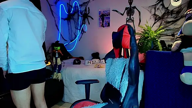 Snapshot of twink_sebas_ chatting on 10.31.25 twink sebas online show from 10.31.25