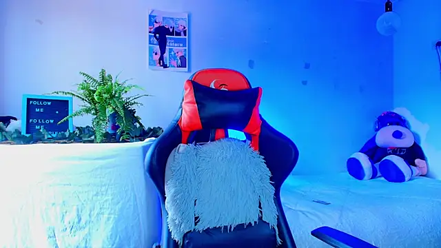 Snapshot of twink_sebas_ chatting on 11.19.25 twink sebas online show from 11.19.25