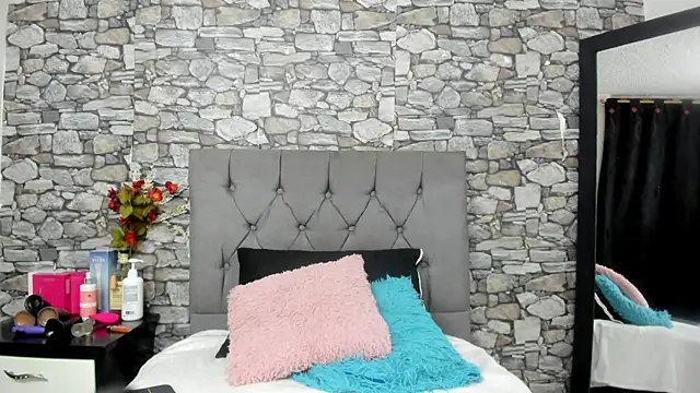 Snapshot of your_angel7 chatting on 11.07.25 your angel7 online show from 11.07.25