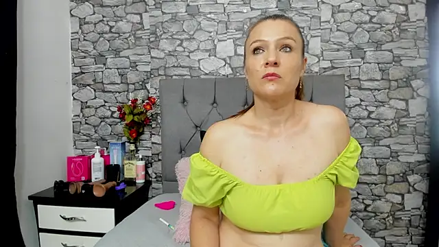 Snapshot of your_angel7 chatting on 11.12.25 your angel7 online show from 11.12.25