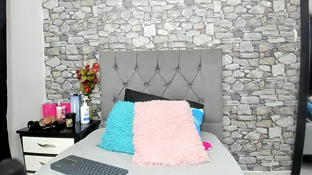 Snapshot of your_angel7 chatting on 11.21.25 your angel7 online show from 11.21.25