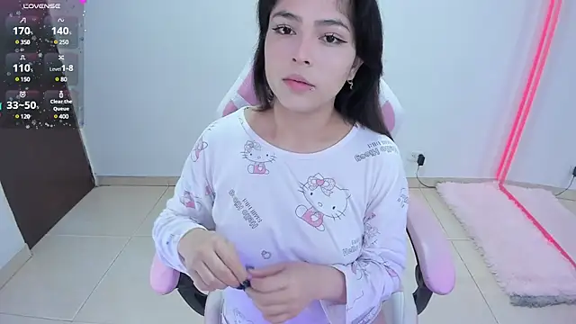 Snapshot of misshoneyxxx chatting on 12.07.24 misshoneyxxx online show from 12.07.24