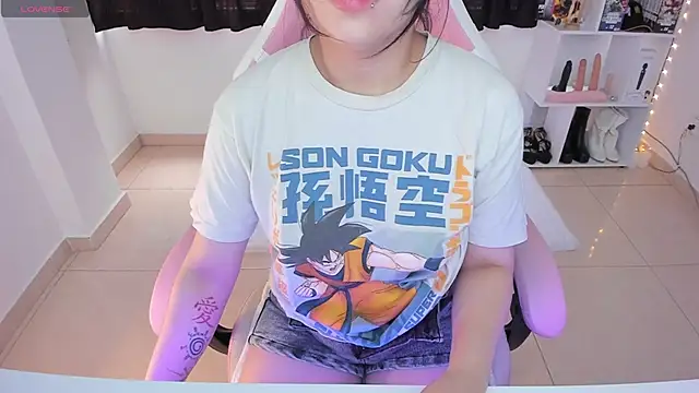 Snapshot of misshoneyxxx chatting on 02.27.25 misshoneyxxx online show from 02.27.25