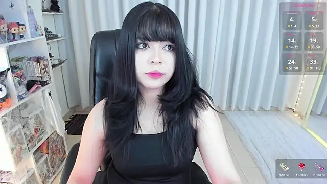 Snapshot of misshoneyxxx chatting on 10.24.25 misshoneyxxx online show from 10.24.25