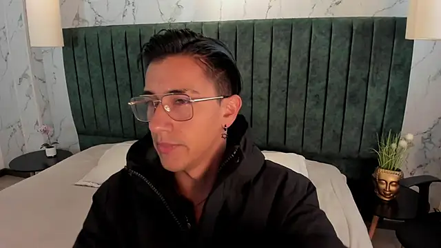 Andy Joy  online show from 10.04.25