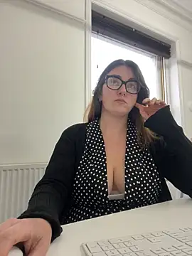 Miss Stassi online show from 12.13.24