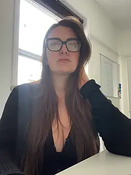 Miss Stassi online show from 03.11.25