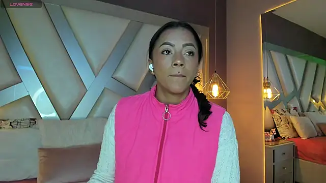 Snapshot of Amber_villalobos_ chatting on 10.11.25 Amber villalobos online show from 10.11.25