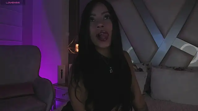 Amber villalobos  online show from 12.17.25