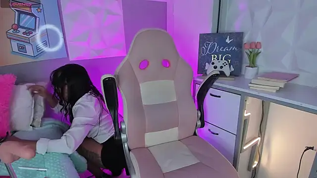 Amber villalobos  online show from 03.28.26