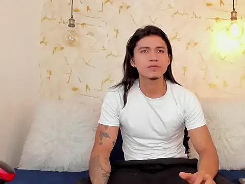 Snapshot of rikkostuff chatting on 09.16.25 rikkostuff online show from 09.16.25