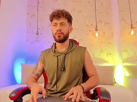 Snapshot of rikkostuff chatting on 10.06.25 rikkostuff online show from 10.06.25