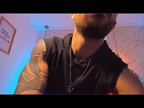 Snapshot of rikkostuff chatting on 10.10.25 rikkostuff online show from 10.10.25