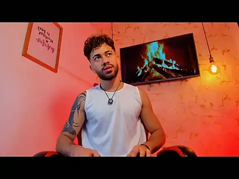 Snapshot of rikkostuff chatting on 10.19.25 rikkostuff online show from 10.19.25