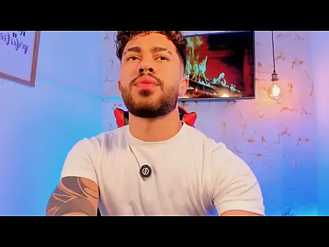 Snapshot of rikkostuff chatting on 10.21.25 rikkostuff online show from 10.21.25