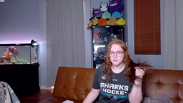 Snapshot of Scarlettredff chatting on 11.16.25 Scarlettredff online show from 11.16.25