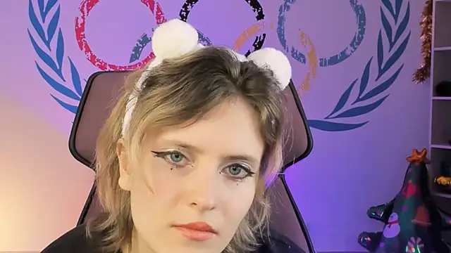 Snapshot of LolaAsmus chatting on 12.28.24 LolaAsmus online show from 12.28.24