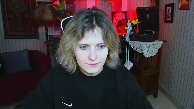 Snapshot of LolaAsmus chatting on 12.30.24 LolaAsmus online show from 12.30.24