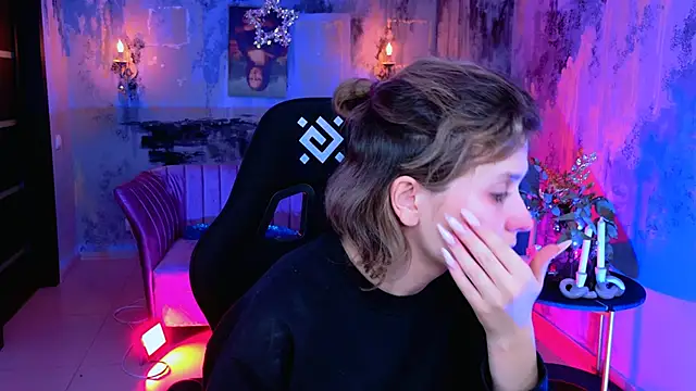 Snapshot of LolaAsmus chatting on 12.31.24 LolaAsmus online show from 12.31.24