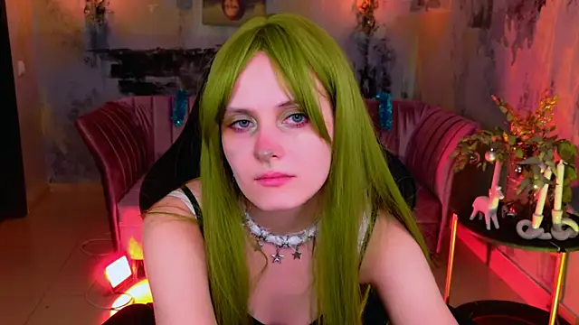 Snapshot of LolaAsmus chatting on 12.31.24 LolaAsmus online show from 12.31.24