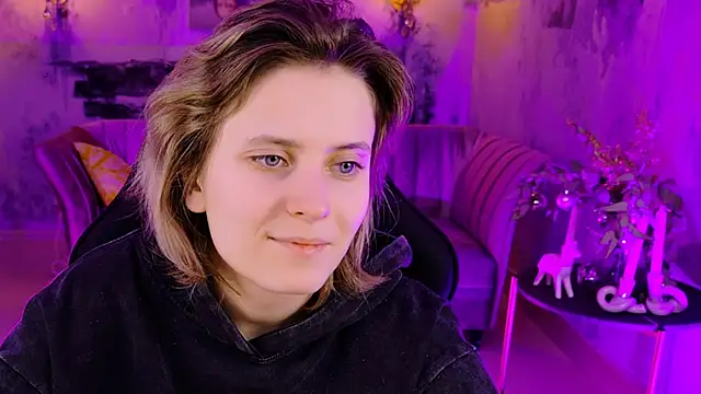 Snapshot of LolaAsmus chatting on 01.03.25 LolaAsmus online show from 01.03.25