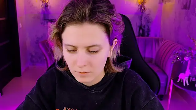 Snapshot of LolaAsmus chatting on 01.03.25 LolaAsmus online show from 01.03.25