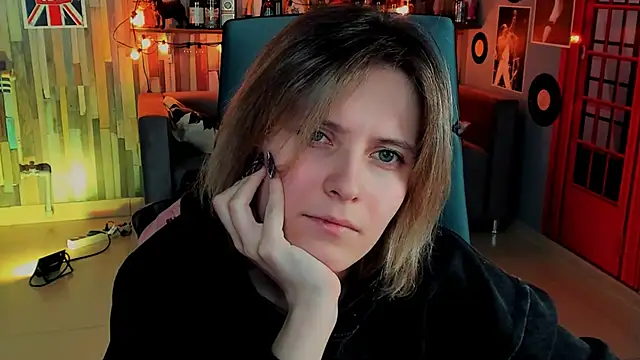 Snapshot of LolaAsmus chatting on 01.07.25 LolaAsmus online show from 01.07.25