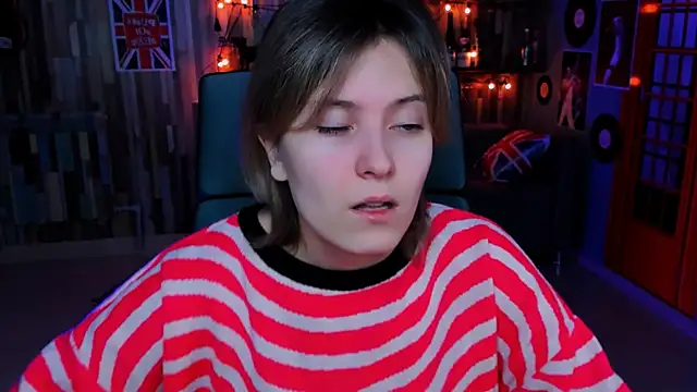 Snapshot of LolaAsmus chatting on 01.08.25 LolaAsmus online show from 01.08.25