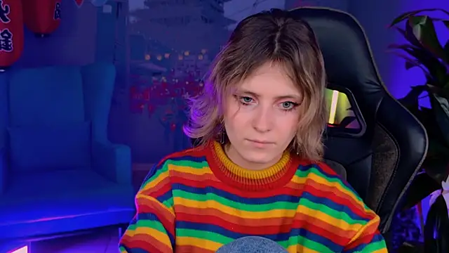 Snapshot of LolaAsmus chatting on 01.15.25 LolaAsmus online show from 01.15.25