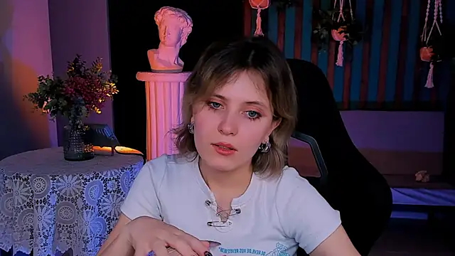 Snapshot of LolaAsmus chatting on 01.18.25 LolaAsmus online show from 01.18.25