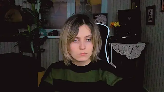 Snapshot of LolaAsmus chatting on 01.24.25 LolaAsmus online show from 01.24.25