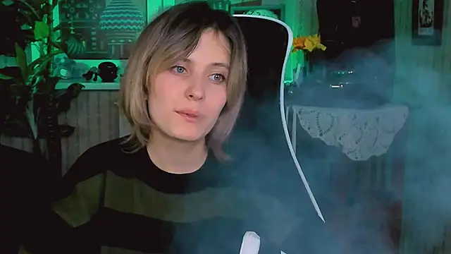 Snapshot of LolaAsmus chatting on 01.24.25 LolaAsmus online show from 01.24.25