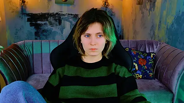 Snapshot of LolaAsmus chatting on 01.29.25 LolaAsmus online show from 01.29.25