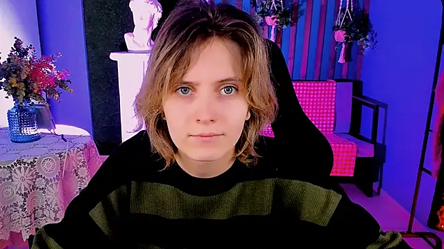 Snapshot of LolaAsmus chatting on 01.30.25 LolaAsmus online show from 01.30.25