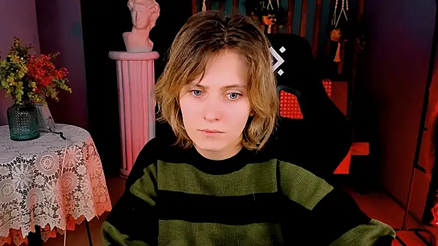 Snapshot of LolaAsmus chatting on 01.30.25 LolaAsmus online show from 01.30.25