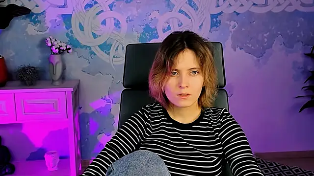 Snapshot of LolaAsmus chatting on 01.31.25 LolaAsmus online show from 01.31.25