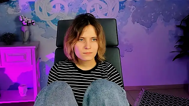 Snapshot of LolaAsmus chatting on 01.31.25 LolaAsmus online show from 01.31.25