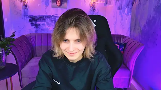 Snapshot of LolaAsmus chatting on 02.05.25 LolaAsmus online show from 02.05.25