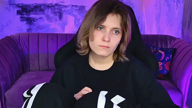 Snapshot of LolaAsmus chatting on 02.05.25 LolaAsmus online show from 02.05.25