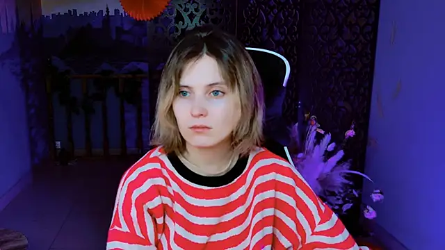 Snapshot of LolaAsmus chatting on 02.15.25 LolaAsmus online show from 02.15.25