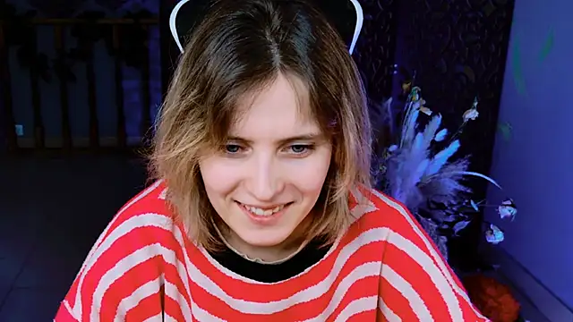 Snapshot of LolaAsmus chatting on 02.15.25 LolaAsmus online show from 02.15.25