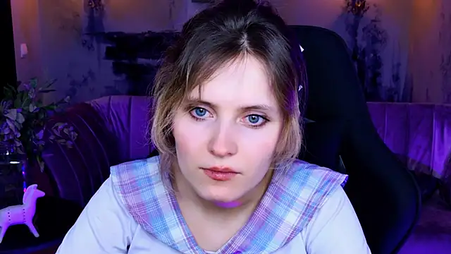 Snapshot of LolaAsmus chatting on 02.15.25 LolaAsmus online show from 02.15.25